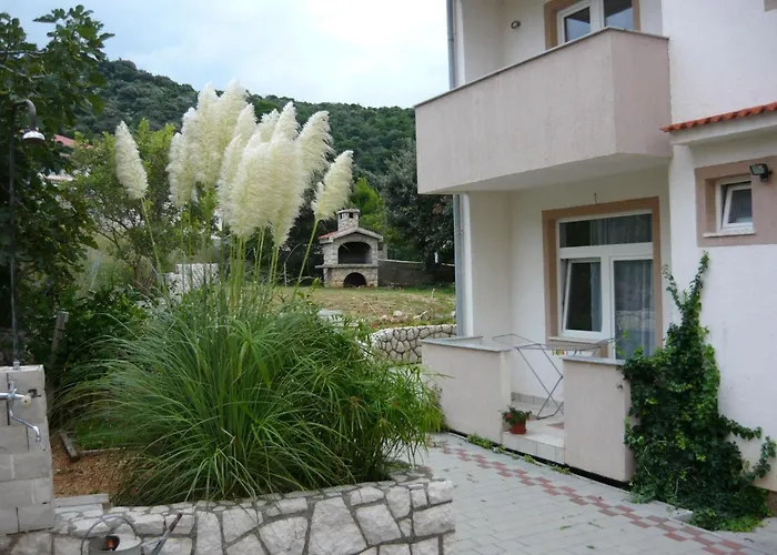 Appartement Mit Blick Auf Wasser By Interhome